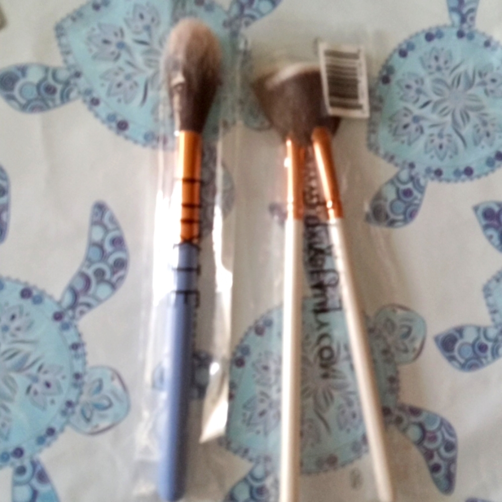 3 SET OF LUXIE MAKE UP BRUSH SET